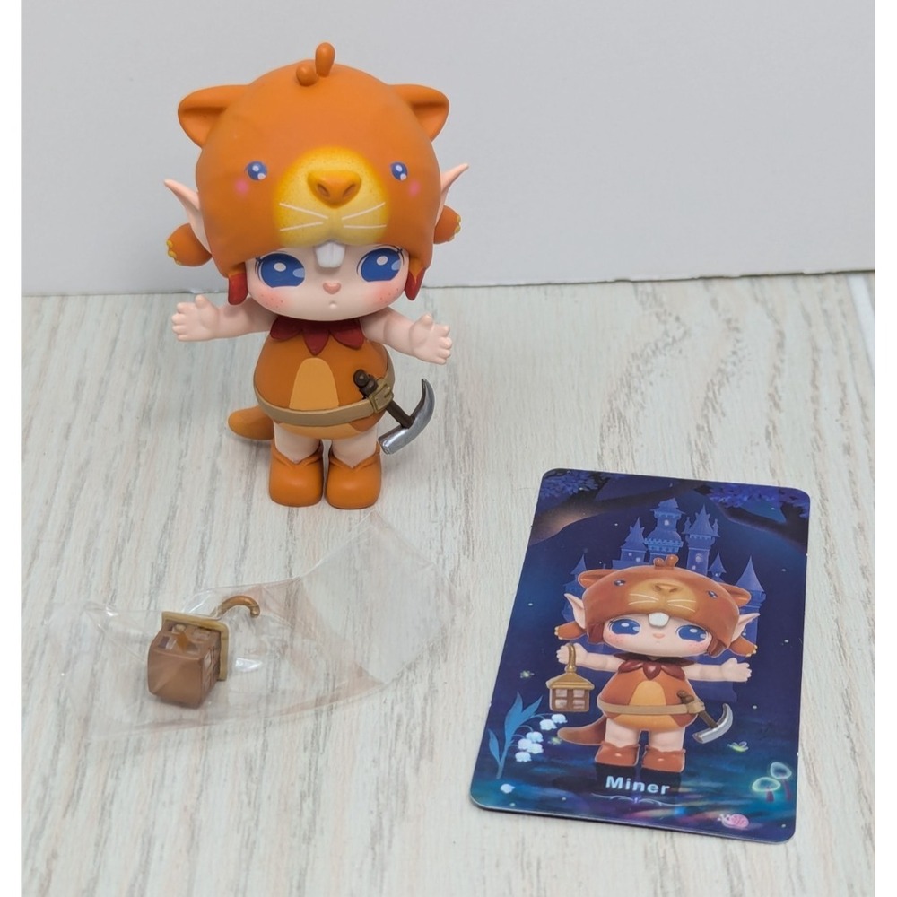 Rolife Suri Kingdom of Elves Series Miner figure beaver hat lantern pickaxe card